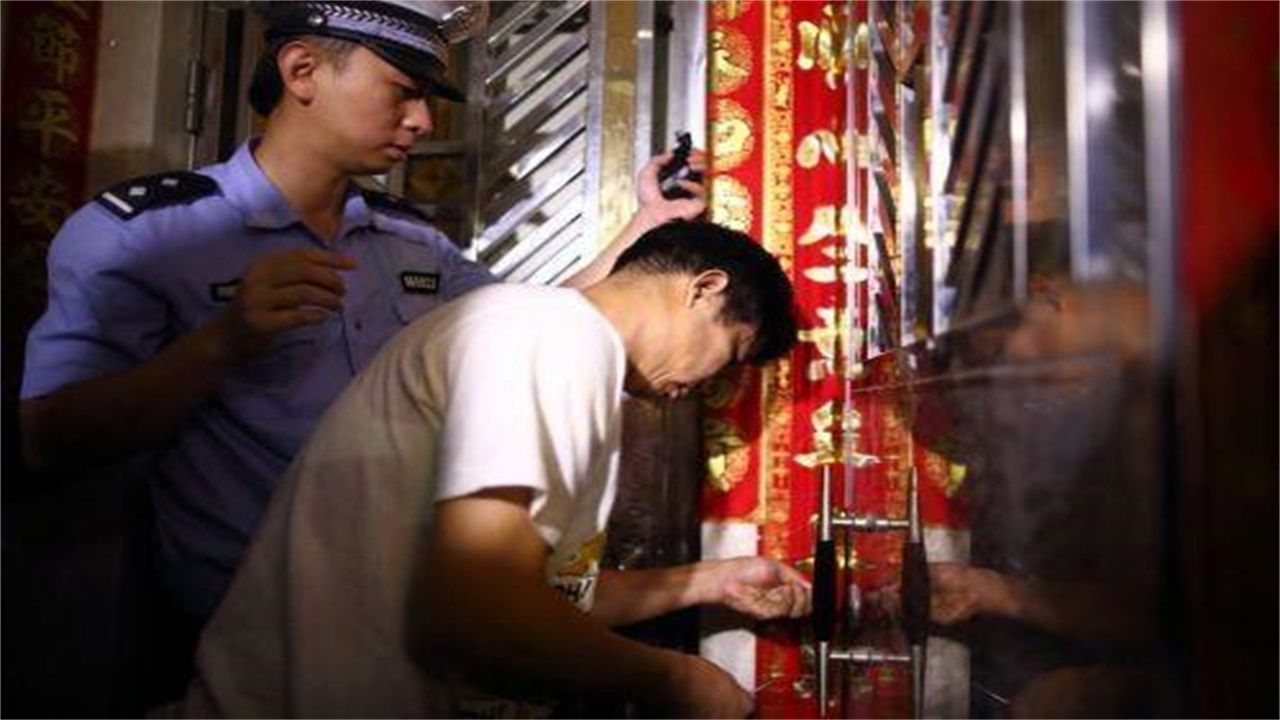 渭南请开锁师傅开了锁后，师傅为什么一般都不进门，就算主人请也不进去？